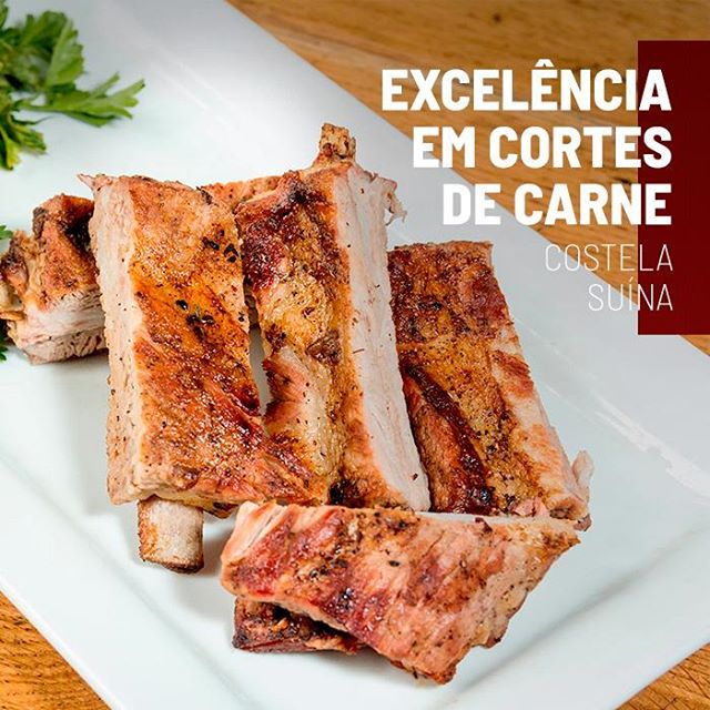 <p>O corte suíno mais querido pelos apreciadores de carne é a Costela. ?<br />
A costela suína é macia e suculenta por ser assada de maneira mais lenta, em cozimento úmido e por ter um pouco de gordura. Esse corte é mais um que faz parte de nosso tradicional Rodízio de Carnes, que te espera todos os dias!?<br />
?<br />
#EuNoGrillHallPanorâmico #eunogrillhall #ChurrascoTodoDia #excelenciaemcortesdecarne #cortesdecarne #costelasuina?</p>
