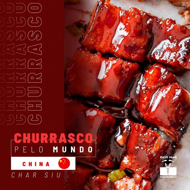 <p>?? Preparado com vários tipos de temperos, o churrasco chinês é feito com carne de porco assada. Os chineses gostam de marinar os pedaços de carne em uma mistura que inclui: mel, maltose, molho de hoisin (condimento feito de soja torrada), um amido (batata doce ou trigo ou arroz), sal, alho, malagueta, molho de soja, vinho de rosas e tempero dos ?cinco-perfumes-chineses?.?<br />
?<br />
Após temperada, a carne é levada à grelha para assar, depois de alguns minutos, a carne é transferida para perto da grelha, para que ela fique ligeiramente queimada.?<br />
?<br />
Serve-se o Char Siu com arroz branco ou massa.?<br />
?<br />
#EuNoGrillHallPanorâmico #eunogrillhall #ChurrascoTodoDia #churrascopelomundo #churrasco #china #charsiu</p>
